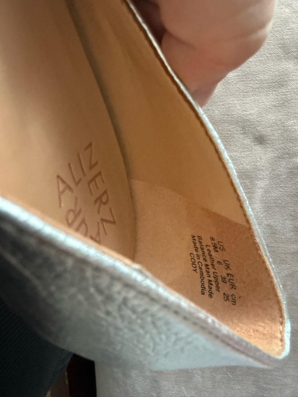 Naturalizer Cody Silver Metallic Leather Flats Size 8.5M - Picture 6 of 6
